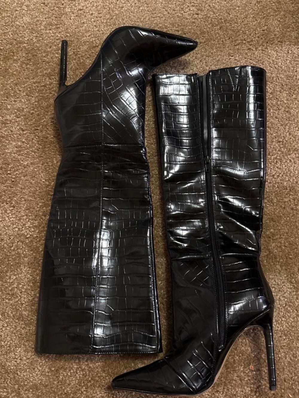 Women’s Black Croc-Embossed Pointed Toe Stiletto Knee Boots
